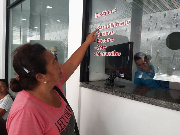 Terminal de autobuses se convierte en solución para habitantes del norte venezolano - Sputnik Mundo