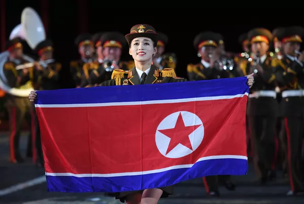 Las militares norcoreanas conquistan a los rusos con su arte Las militares norcoreanas conquistan a los rusos con su arte