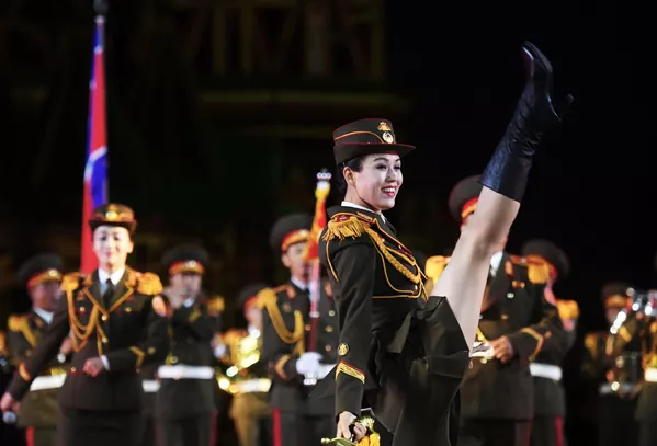 Las militares norcoreanas conquistan a los rusos con su arte Las militares norcoreanas conquistan a los rusos con su arte - Sputnik Mundo