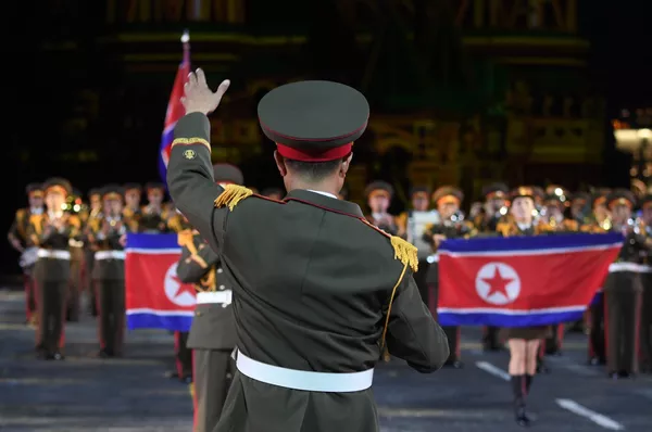 Las militares norcoreanas conquistan a los rusos con su arte Las militares norcoreanas conquistan a los rusos con su arte - Sputnik Mundo