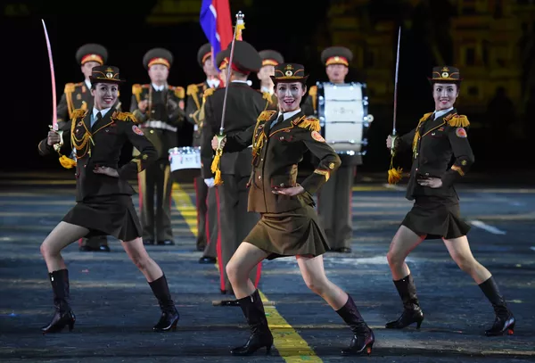 Las militares norcoreanas conquistan a los rusos con su arte Las militares norcoreanas conquistan a los rusos con su arte - Sputnik Mundo