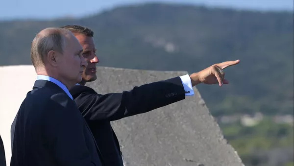 Presidente de Rusia, Vladímir Putin, y presidente de Francia, Emmanuel Macron - Sputnik Mundo