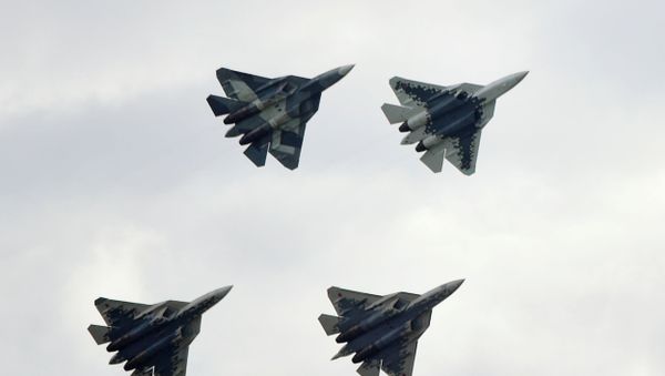 Los cazas rusos Su-57 en el salón MAKS 2019 Los cazas rusos Su-57 en el salón MAKS 2019 - Sputnik Mundo