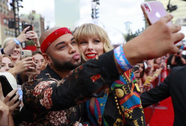 Estrellas en los premios MTV Video Music Awards 2019
 - Sputnik Mundo