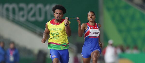 Omara Durand, velocista cubana (a la derecha) - Sputnik Mundo