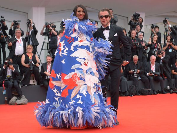 Las estrellas desfilan por la alfombra roja del 76 Festival Internacional de Cine de Venecia
Las estrellas desfilan por la alfombra roja del 76 Festival Internacional de Cine de Venecia
- Sputnik Mundo