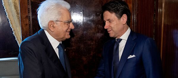 El presidente de Italia, Sergio Mattarella junto al primer ministro italiano Giuseppe Conte - Sputnik Mundo
