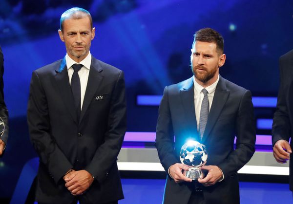 Van Dijk por delante de Messi y Cristiano Ronaldo como el mejor jugador de la UEFA Van Dijk por delante de Messi y Cristiano Ronaldo como el mejor jugador de la UEFA - Sputnik Mundo