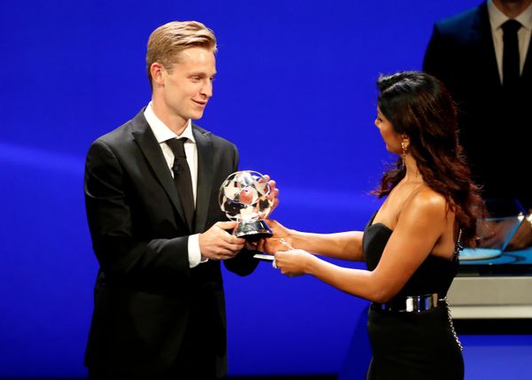 Van Dijk por delante de Messi y Cristiano Ronaldo como el mejor jugador de la UEFA Van Dijk por delante de Messi y Cristiano Ronaldo como el mejor jugador de la UEFA - Sputnik Mundo