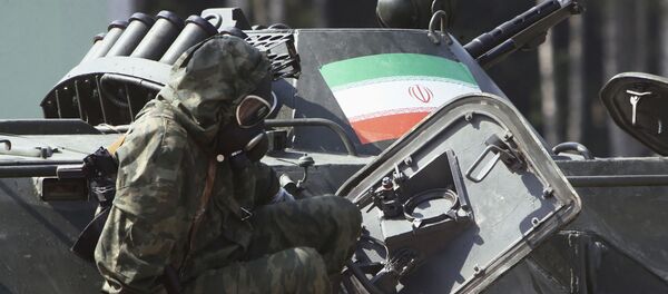 Un soldado iraní durante un concurso militar en Rusia - Sputnik Mundo