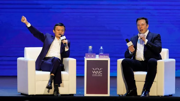 Elon Musk y Jack Ma en una conferencia en Shaghái