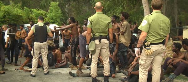 Cientos de migrantes ilegales entran a España a través de Ceuta - Sputnik Mundo