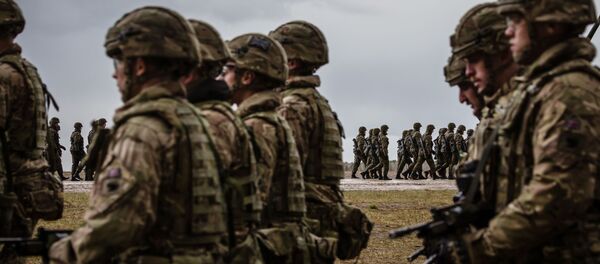 Las tropas polacas y estadounidenses en una ceremonia de la OTAN en Polonia (archivo) - Sputnik Mundo