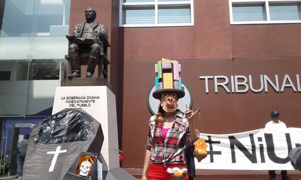 Una marcha fúnebre denuncia corrupción en los desalojos en Ciudad de México (fotos) - Sputnik Mundo