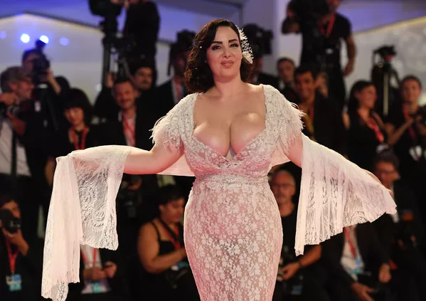 Vuelve el Festival de Cine de Venecia con más glamur y más modelos
Vuelve el Festival de Cine de Venecia con más glamur y más modelos
- Sputnik Mundo