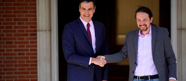 Presidente del Gobierno español en funciones, Pedro Sánchez, y secretario general de Podemos, Pablo Iglesias - Sputnik Mundo
