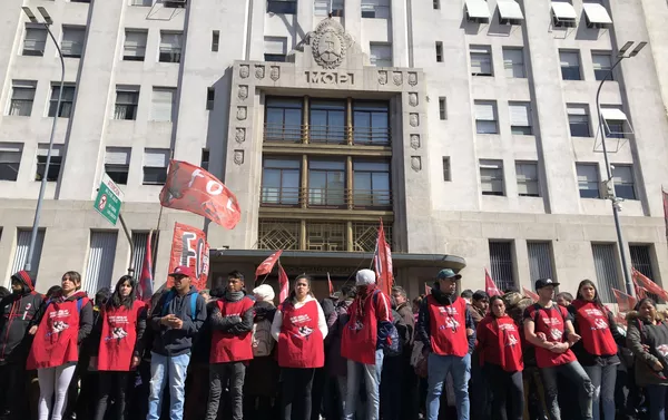 Manifestantes frente al Ministerio de Desarrollo Social - Sputnik Mundo