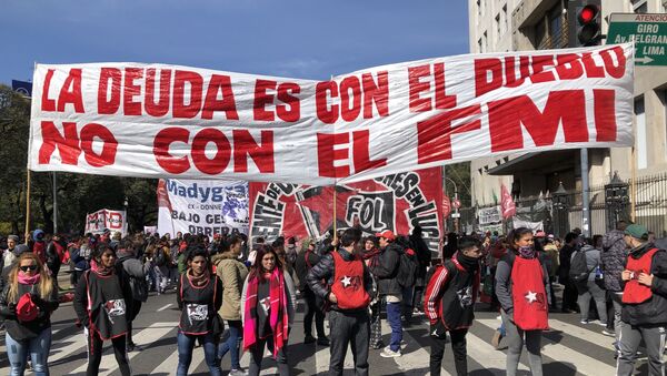 Manifestantes en las calles de Buenos Aires - Sputnik Mundo