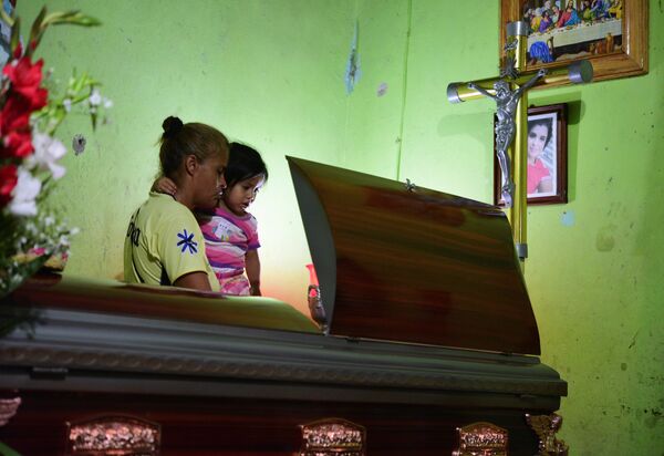 Bailar para ser abogada, el sueño trunco de víctima en bar de Veracruz - Sputnik Mundo