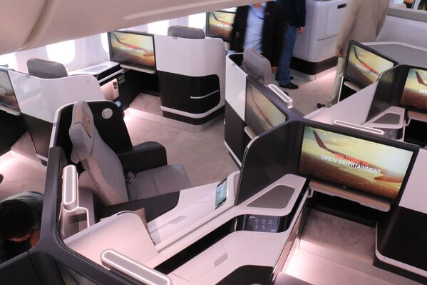 Vista del interior de la clase business del avión comercial CR929 - Sputnik Mundo