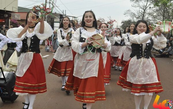 Desfile inaugural de la Fiesta Nacional del Inmigrante (Oberá, Argentina) - Sputnik Mundo