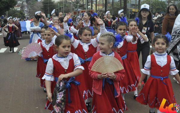 Desfile inaugural de la Fiesta Nacional del Inmigrante (Oberá, Argentina) - Sputnik Mundo