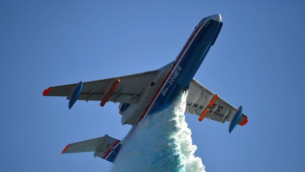 Avión anfibio multipropósito ruso Be-200 - Sputnik Mundo