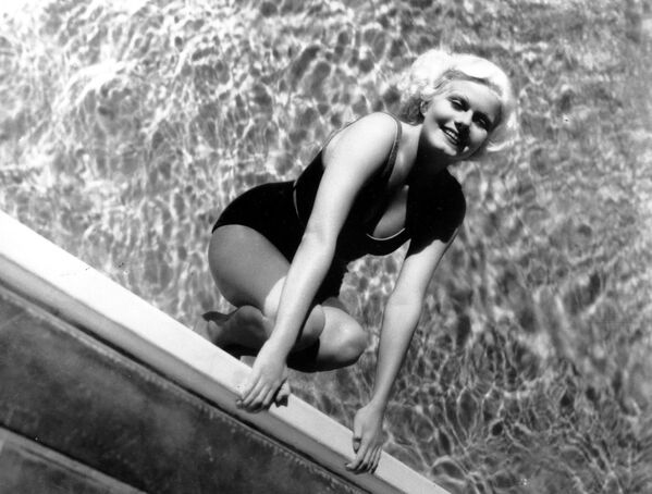 De la 'chica Gibson' a Kim Kardashian: así ha cambiado el ideal de belleza femenino
 - Sputnik Mundo