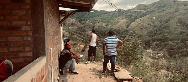 Campesinos cocaleros en la vereda La Independencia - Sputnik Mundo