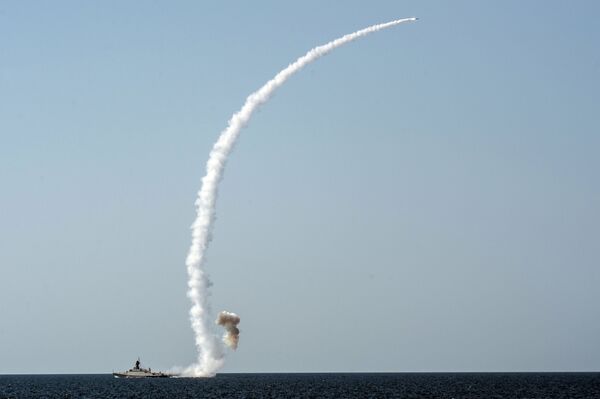 Puño de hierro: el 'enemigo' desata la ira de los misiles rusos Kalibr - Sputnik Mundo