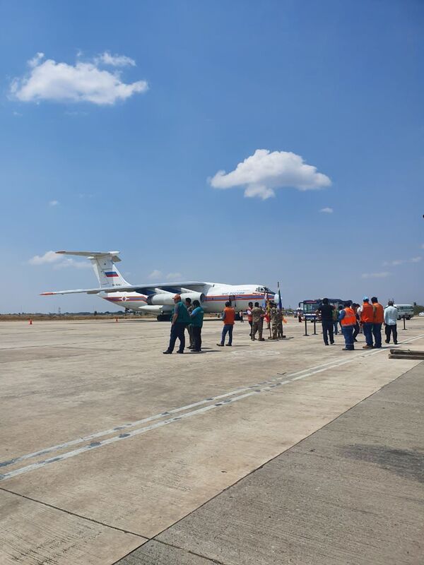 Aterriza en Bolivia el avión contraincendios ruso Il-76 (vídeo, fotos) - Sputnik Mundo