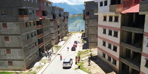 El retrato de una vivienda popular al este de Caracas, en el corazón de la clase alta (fotos) - Sputnik Mundo