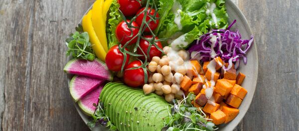 Un plato de comida saludable - Sputnik Mundo