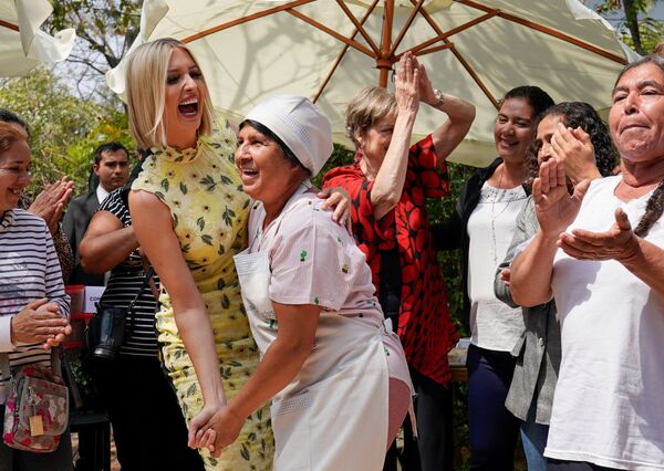 El tacón de Ivanka Trump y el contraste con la realidad de América Latina: mejores escenas - Sputnik Mundo