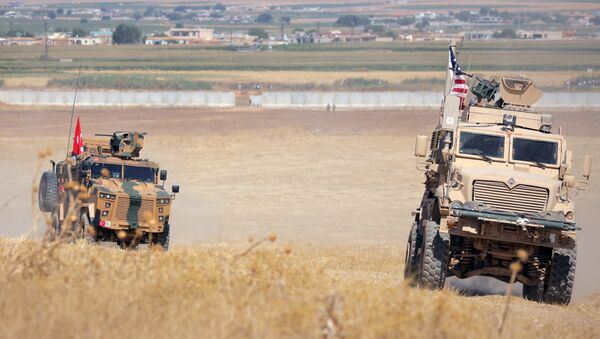 Blindados de Turquía y EEUU en Siria - Sputnik Mundo