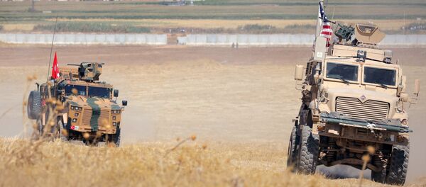 Blindados de Turquía y EEUU en Siria - Sputnik Mundo