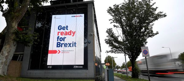 Un billboard en el que se lee Prepárate para el Brexit - Sputnik Mundo
