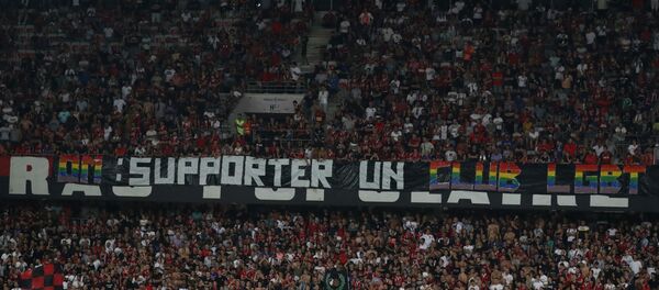 Canciones homofóbicas en el partido Niza vs. Marsella - Sputnik Mundo