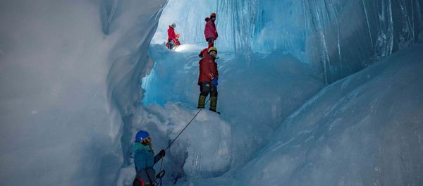 Una cueva perdida y reencontrada por ucranianos en la Antártica - Sputnik Mundo