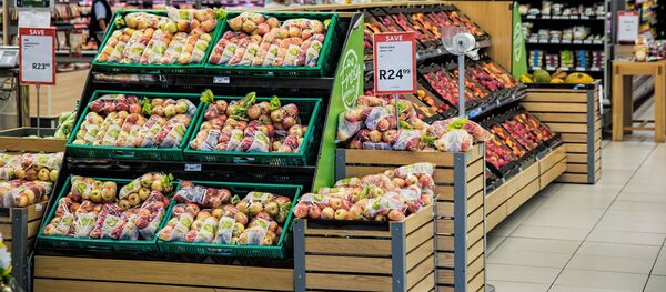 Productos agrícolas en un supermercado (imagen referencial) - Sputnik Mundo