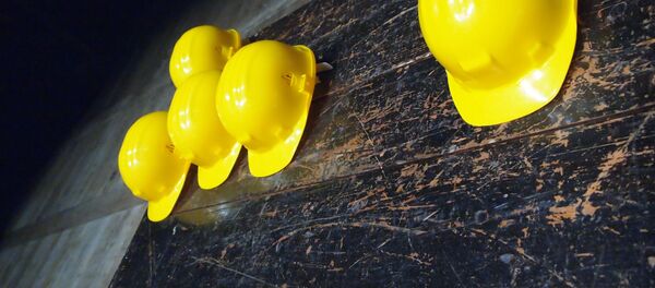 Unos cascos amarillos - Sputnik Mundo