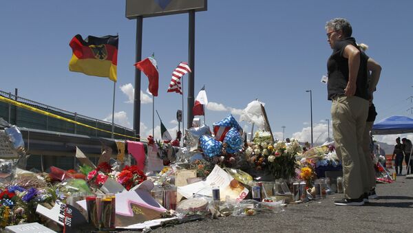 Lugar del tiroteo en  en un local comercial de Walmart en El Paso, Texas EEUU - Sputnik Mundo