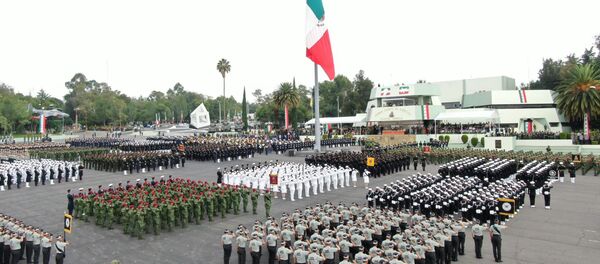Efectivos militares presentes en el ensayo del desfile del 16 de septiembre en la Ciudad de México Efectivos militares presentes en el ensayo del desfile del 16 de septiembre en la Ciudad de México - Sputnik Mundo