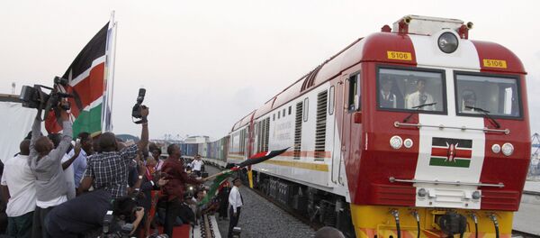 Un tren empieza a circular por el ferrocarril que une Mombasa con Nairobi Un tren empieza a circular por el ferrocarril que une Mombasa con Nairobi - Sputnik Mundo
