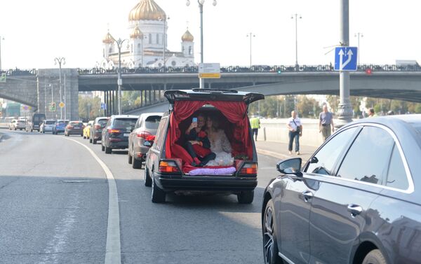 Boda de Ksenia Sobchak con el director teatral Konstantín Bogomólov - Sputnik Mundo