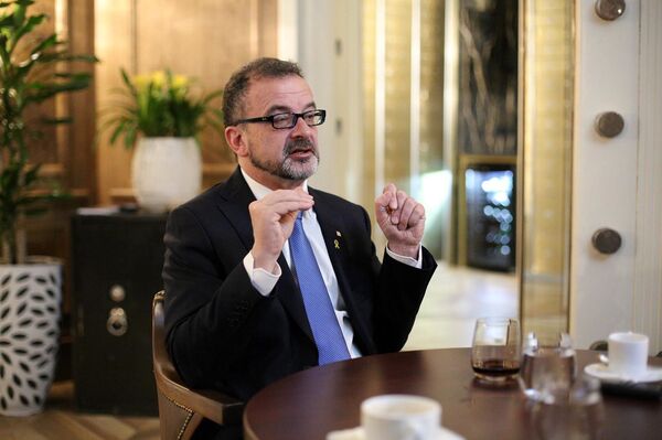 Consejero catalán de Exteriores: Queremos una salida democrática, sin cárcel ni porras - Sputnik Mundo