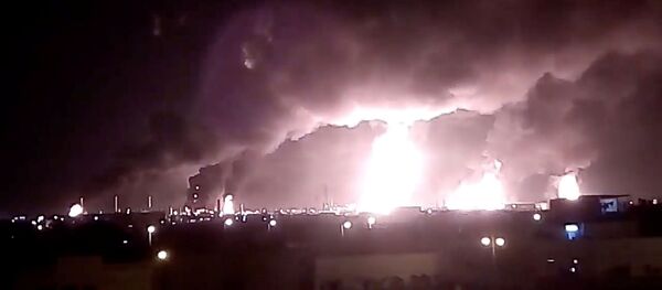 Incendios en las refinerías de la compañía Saudi Aramco - Sputnik Mundo