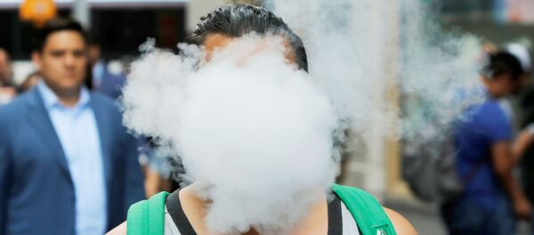 Uso de cigarrillos electrónicos - Sputnik Mundo