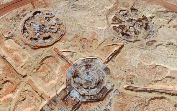 Durante la construcción de los edificios se dejaron al descubierto los túneles que los unen Durante la construcción de los edificios se dejaron al descubierto los túneles que los unen - Sputnik Mundo