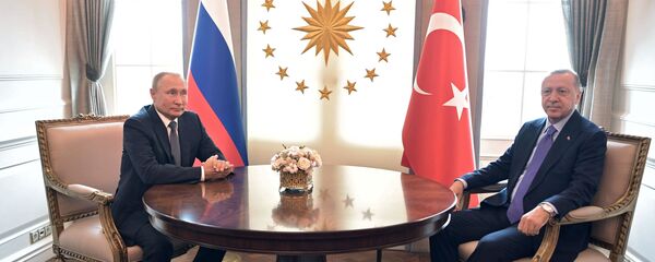 El presidente de Rusia, Vladímir Putin, con su homólogo turco, Recep Tayyip Erdogan - Sputnik Mundo